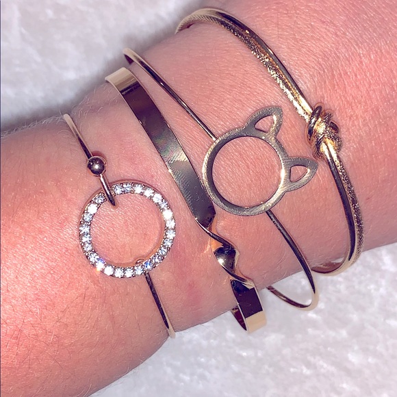 🌺 3/$15 🌺 Bracelets in Gold - Picture 6 of 11